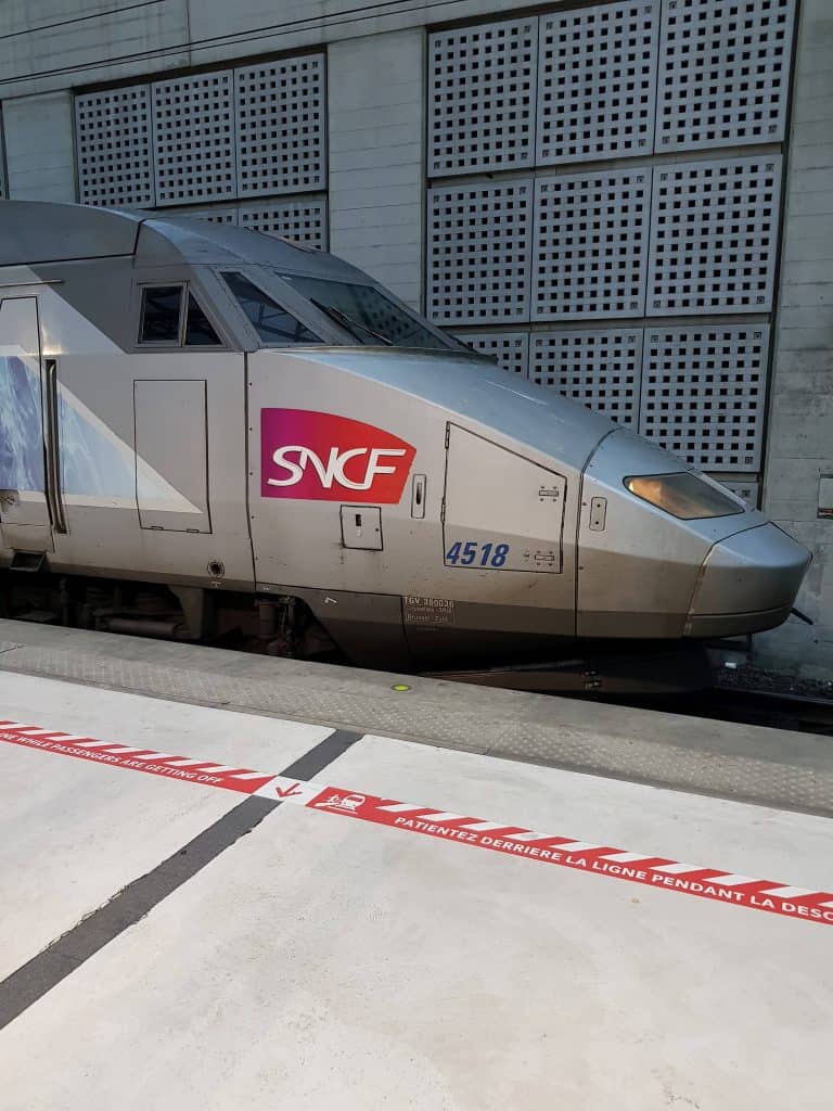 TGV am Flughafen
